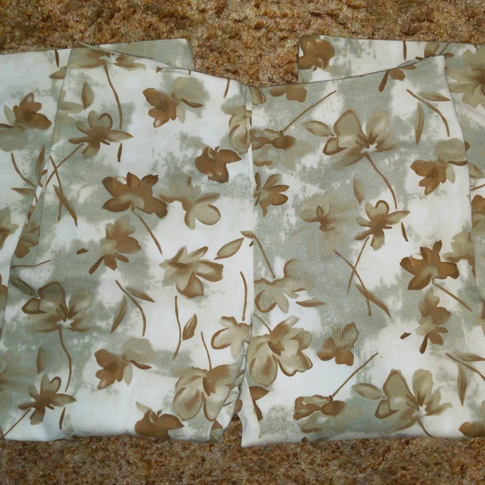 Laura Summer Leaf Green Floral Design Capri Pants